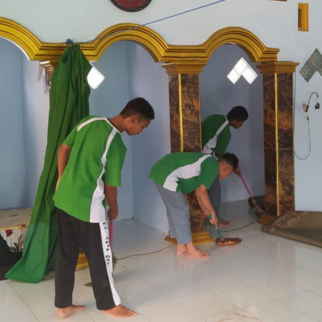 Aksi Bersih-Bersih 70 Masjid Sekitar Kajen